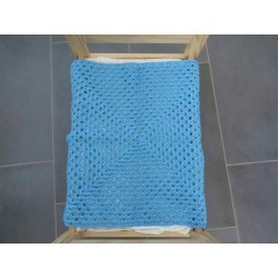 gehaakte deken blauw glimmend