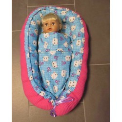 poppennestje blauwe kat met hard roze