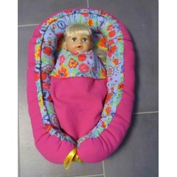 poppennestje blauw papagaaien met hard roze