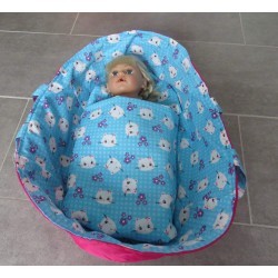 reiswieg blauw kat met hard roze voor poppen van 40t/m 48cm