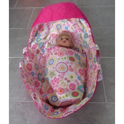reiswieg kap gebloemd met hard roze voor poppen van 40t/m 48cm