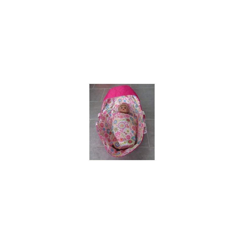 reiswieg kap gebloemd met hard roze voor poppen van 40t/m 48cm