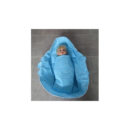 reiswieg blauw gebloemd met wit voor poppen van 40t/m 48cm